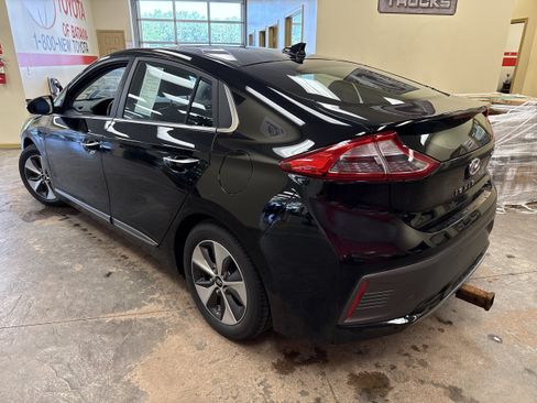 Used 2019 Hyundai Ioniq Limited FWD image 11