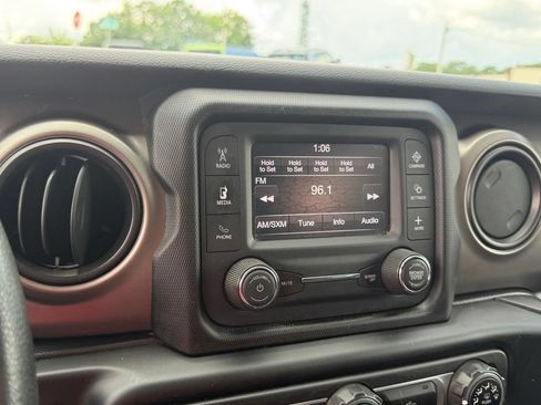 Used 2020 Jeep Wrangler Sport AWD/4WD image 22