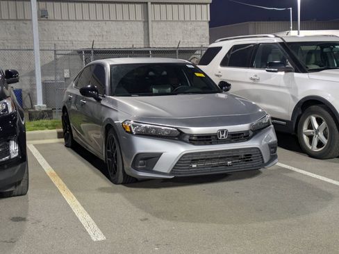 Used 2023 Honda Civic Sport image 1