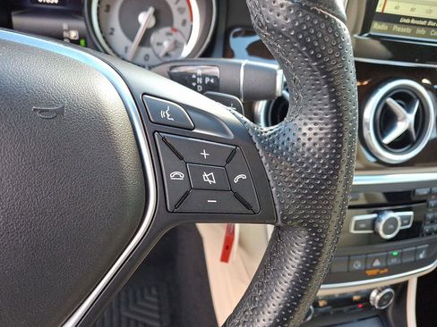 Used 2014 Mercedes-Benz CLA 250 4MATIC image 21