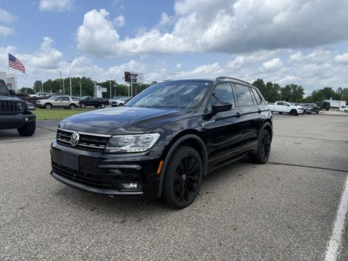 Used 2020 Volkswagen Tiguan SE R-Line AWD/4WD image 2