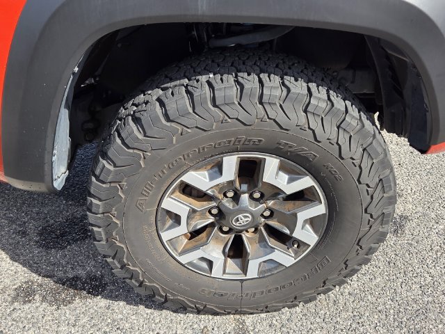 Used 2018 Toyota Tacoma TRD Off-Road AWD/4WD image 8