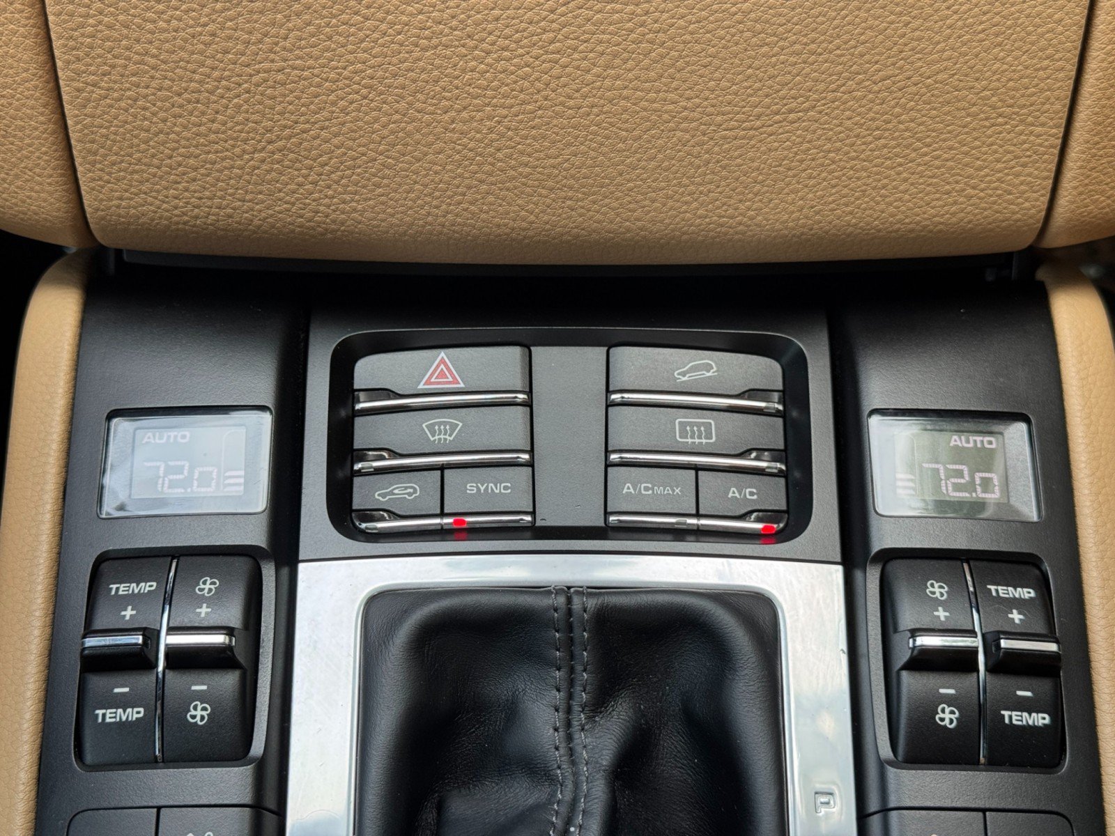 Used 2018 Porsche Macan AWD/4WD image 29