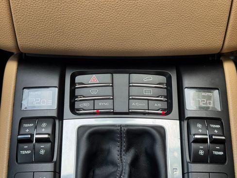 Used 2018 Porsche Macan AWD/4WD image 29