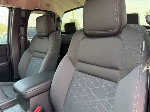 Certified 2025 Nissan Frontier SV image 11
