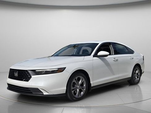 Used 2024 Honda Accord EX image 9