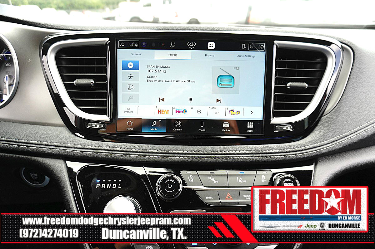 New 2027 Chrysler Pacifica Select FWD image 22