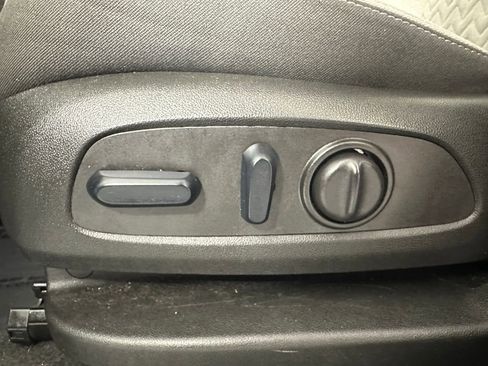 Used 2024 Chevrolet Equinox LS w/ LS Convenience Package FWD image 17