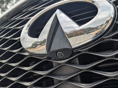 Used 2016 INFINITI QX80 4WD w/ Driver's Assistance Package image 3