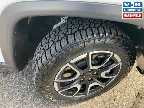Used 2025 Jeep Compass Trailhawk AWD/4WD image 3