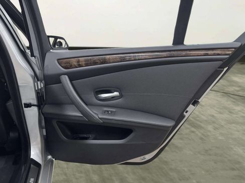 Used 2010 BMW 528i xDrive Sedan image 18