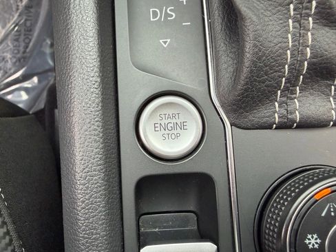 Used 2021 Volkswagen Atlas Cross Sport SEL image 32