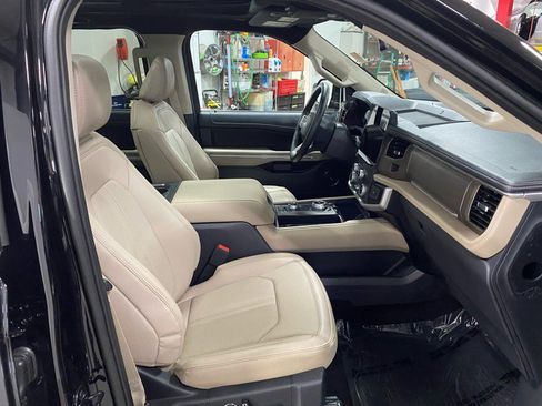 Used 2024 Ford Expedition Max Limited image 16