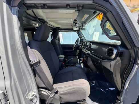 Used 2023 Jeep Wrangler Unlimited w/ Cold Weather Group AWD/4WD image 10