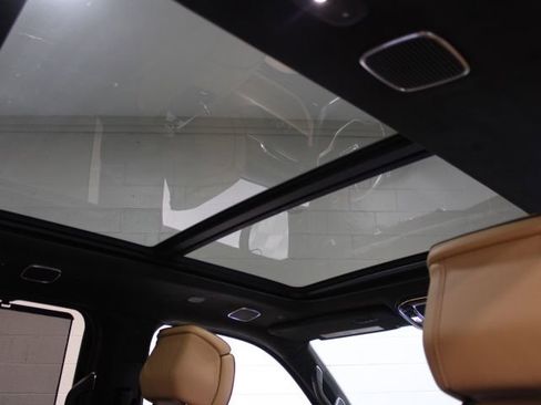 Used 2022 Jeep Grand Wagoneer Series III image 2