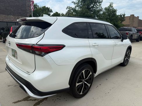 Used 2021 Toyota Highlander XSE FWD image 4