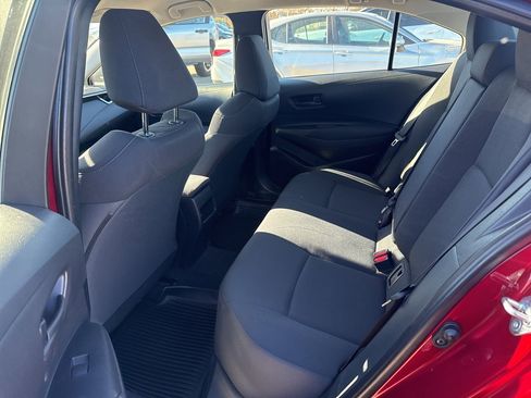 Used 2022 Toyota Corolla LE image 9