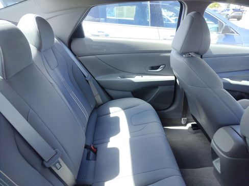 Used 2025 Hyundai Elantra Sport image 9