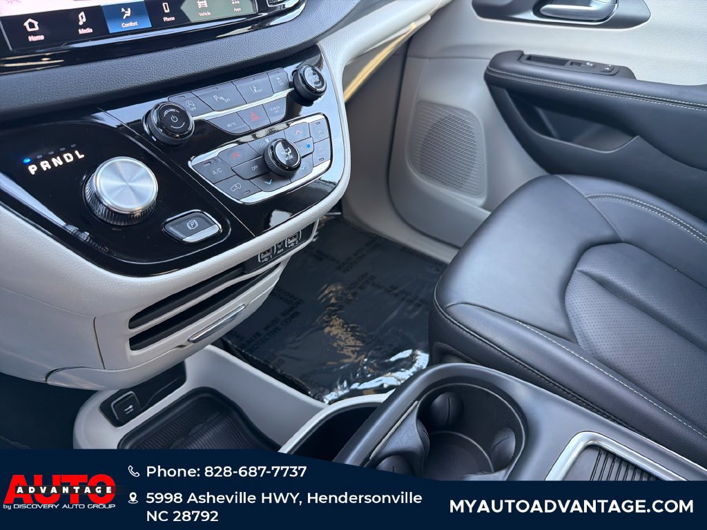 Used 2024 Chrysler Pacifica Touring-L FWD image 21