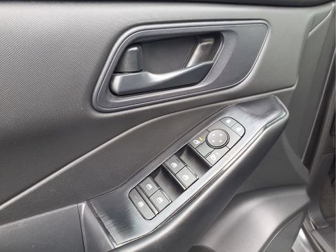 Used 2024 Nissan Rogue S AWD/4WD image 13