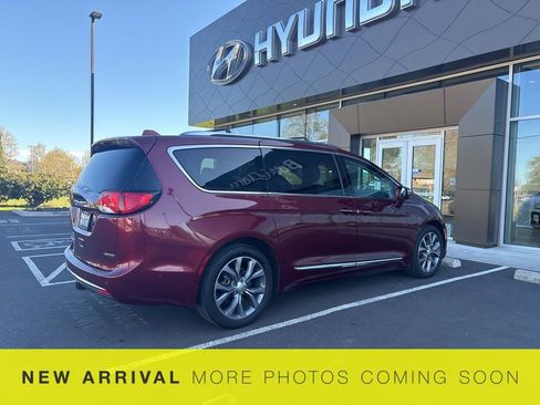 Used 2017 Chrysler Pacifica Limited w/ Advanced Safetytec Group image 6