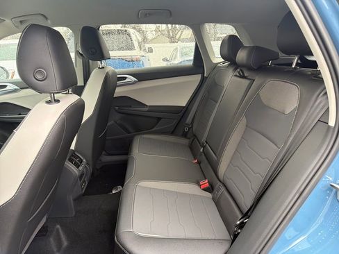 New 2026 Volkswagen Taos SE image 28