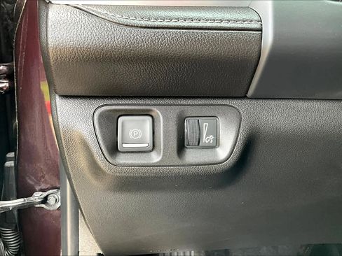 Used 2021 GMC Acadia SLT w/ Elevation Edition image 33