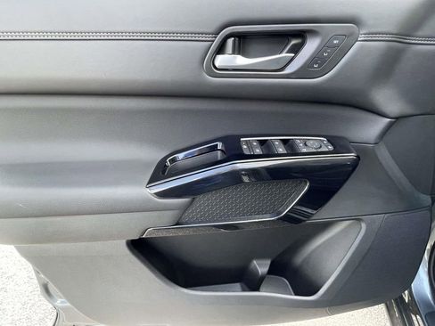 New 2026 Nissan Pathfinder Platinum image 17