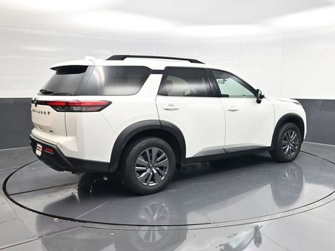 Used 2025 Nissan Pathfinder SV AWD/4WD image 3