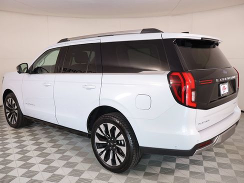 Used 2025 Ford Expedition Platinum w/ Driver's Package AWD/4WD image 25