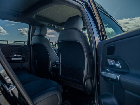 Used 2023 Mercedes-Benz EQB 250+ image 27