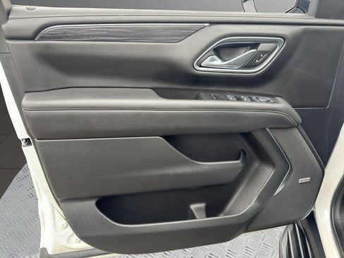 Used 2024 GMC Yukon XL SLT w/ SLT Luxury Package image 13