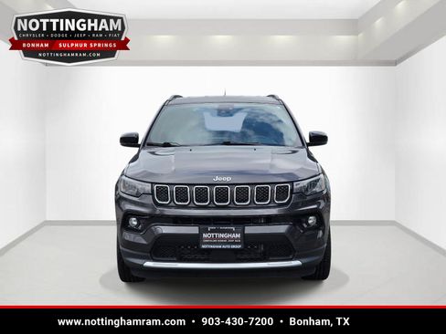 Used 2023 Jeep Compass Limited AWD/4WD image 2