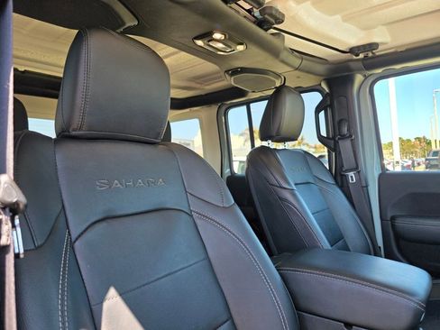 Used 2023 Jeep Wrangler Sahara w/ Cold Weather Group image 11