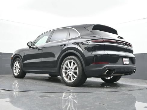 Used 2024 Porsche Cayenne AWD/4WD image 40