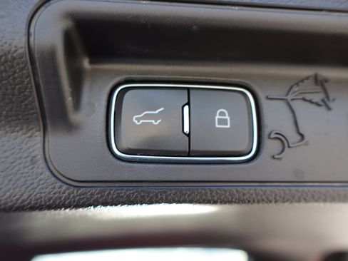 Used 2022 Ford Explorer XLT w/ Equipment Group 202A image 32