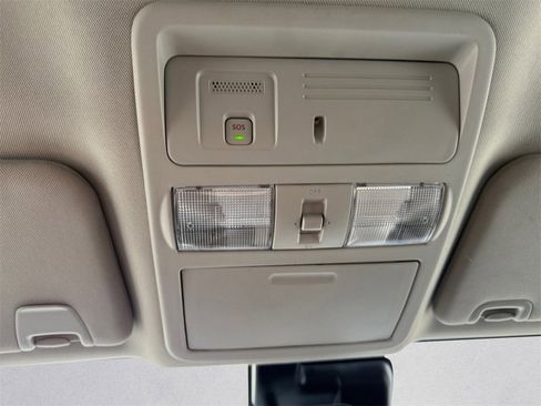 Used 2021 Nissan Titan SV image 25