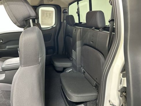 Used 2025 Nissan Frontier SV w/ SV Convenience Package image 19