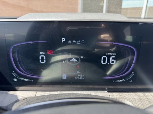 Used 2023 Kia Telluride EX w/ EX Captain's Chair Package image 20