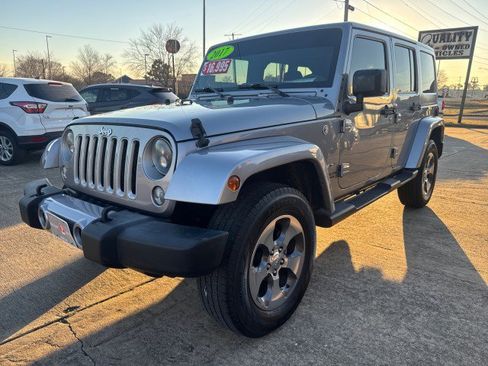 Used 2017 Jeep Wrangler Unlimited Sahara image 15