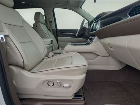 Used 2024 GMC Yukon XL Denali image 27