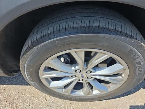 Used 2023 Ford Explorer XLT w/ Equipment Group 202A AWD/4WD image 23