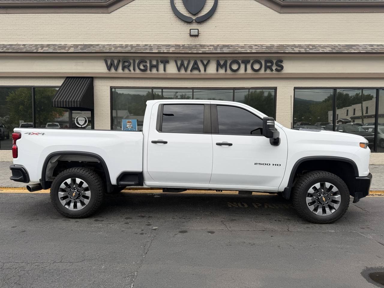 Used 2022 Chevrolet Silverado 2500 Custom w/ Custom Convenience Package AWD/4WD image 2