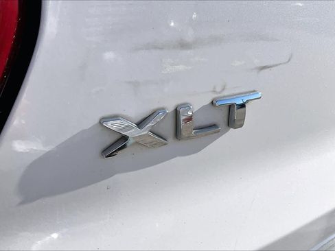 Used 2018 Ford Explorer XLT w/ Equipment Group 202A AWD/4WD image 10