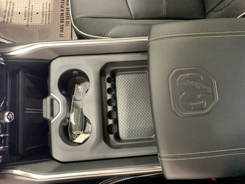 New 2026 RAM 2500 Laramie AWD/4WD image 13