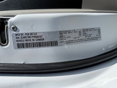 Certified 2023 Chrysler Pacifica Touring-L image 24