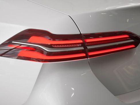 New 2026 BMW 530i RWD image 8