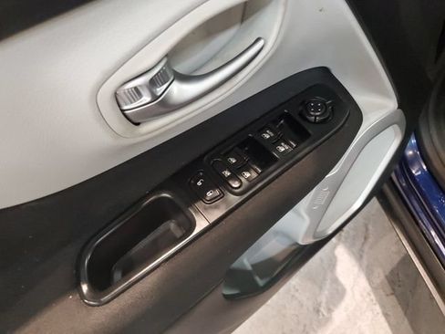 Used 2019 Jeep Renegade Latitude w/ Popular Equipment Group AWD/4WD image 13
