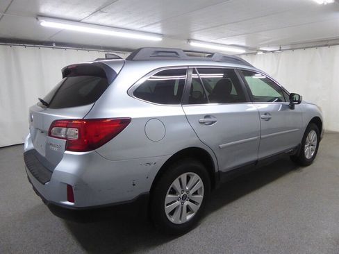Used 2017 Subaru Outback 2.5i Premium image 7
