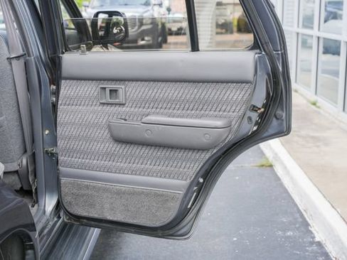 Used 1993 Toyota 4Runner SR5 AWD/4WD image 31